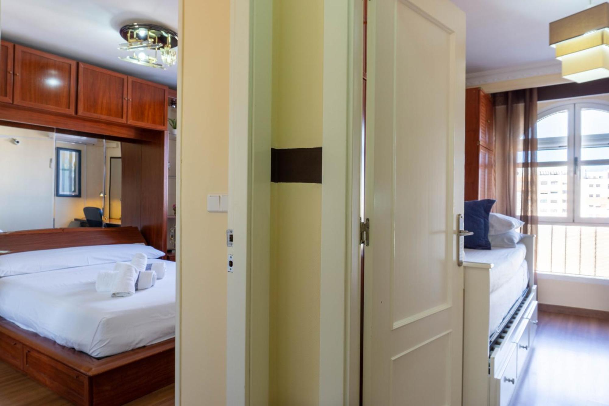 Apartment Aconte Malaga Bagian luar foto
